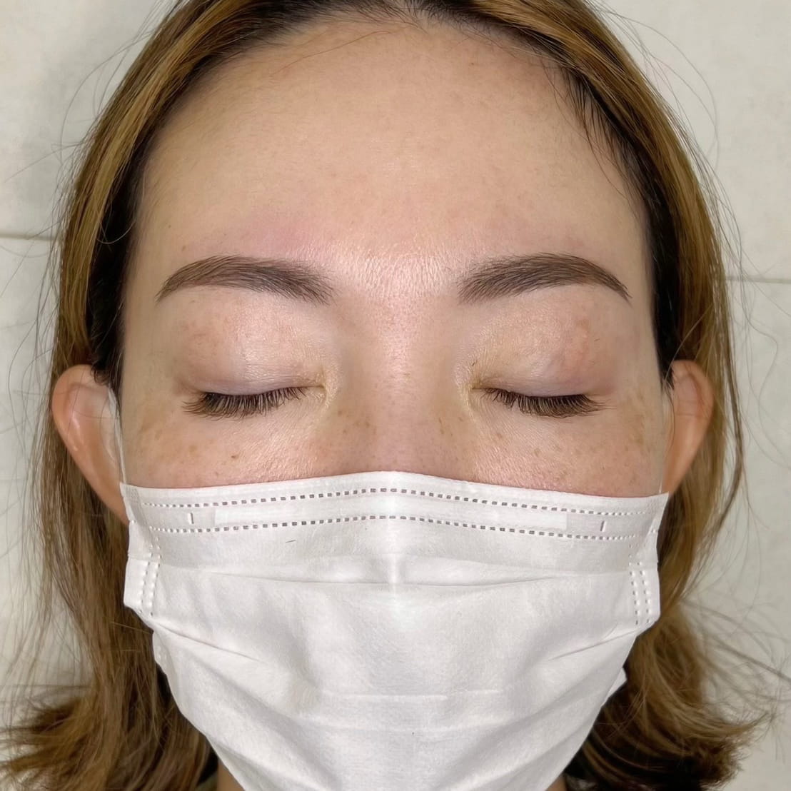 正面お顔全体 目を閉じているビフォー